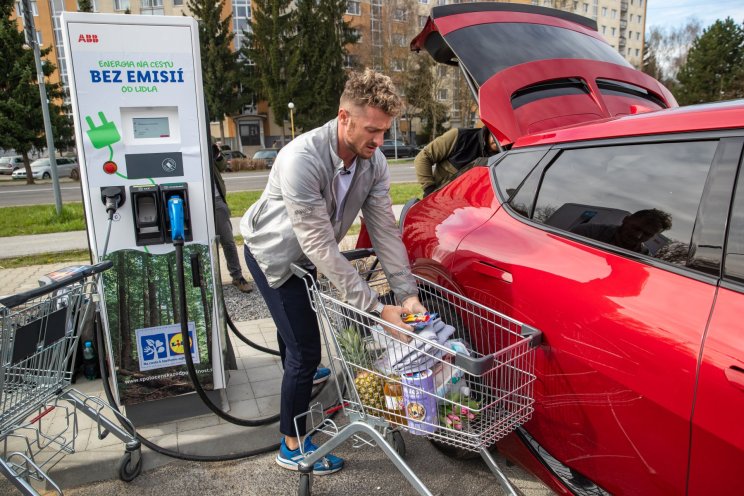 Počas nákupu v Lidli si nabijete elektromobil