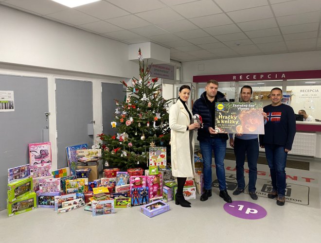 Nemocnica Banská Bystrica dostala od Lidla hračky a knižky pre deti