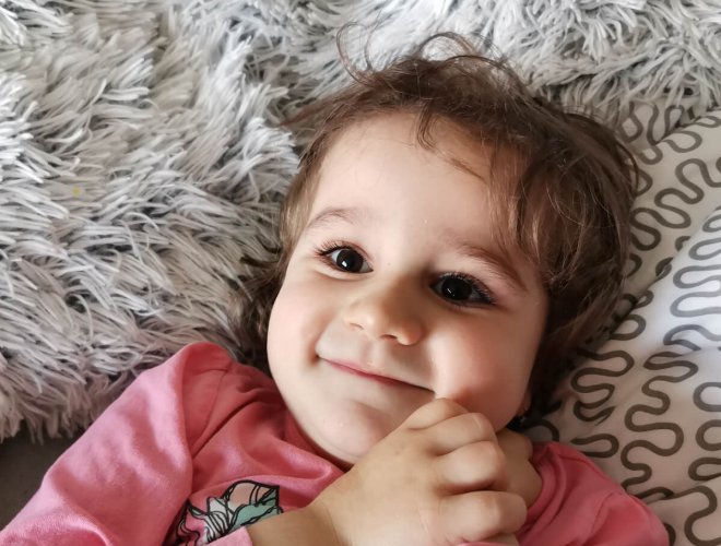 Fotka malej Viky, ktorej Lidl pomohol s vrámci projektu Od začiatku v dobrých rukách