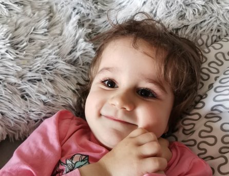 Fotka malej Viky, ktorej Lidl pomohol s vrámci projektu Od začiatku v dobrých rukách