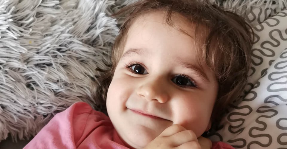 Fotka malej Viky, ktorej Lidl pomohol s vrámci projektu Od začiatku v dobrých rukách